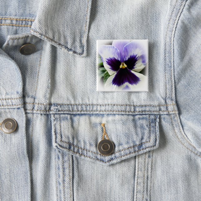deep purple on white pansy button (In Situ)