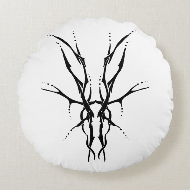 Deer Skull Tribal Design for deer Hunters black Round Pillow (Front)