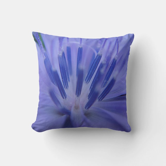 Dekokissen blaue Wildblüte Throw Pillow (Front)
