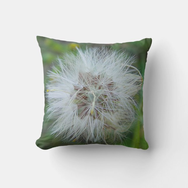 Dekokissen helle, haarige Blumenkugel Throw Pillow (Front)