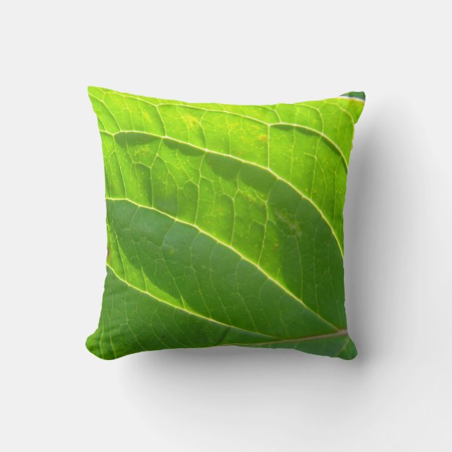 Dekokissen hellgrünes Blatt Throw Pillow (Front)