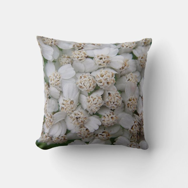 Dekokissen kleine weisse Wildblüten Throw Pillow (Front)