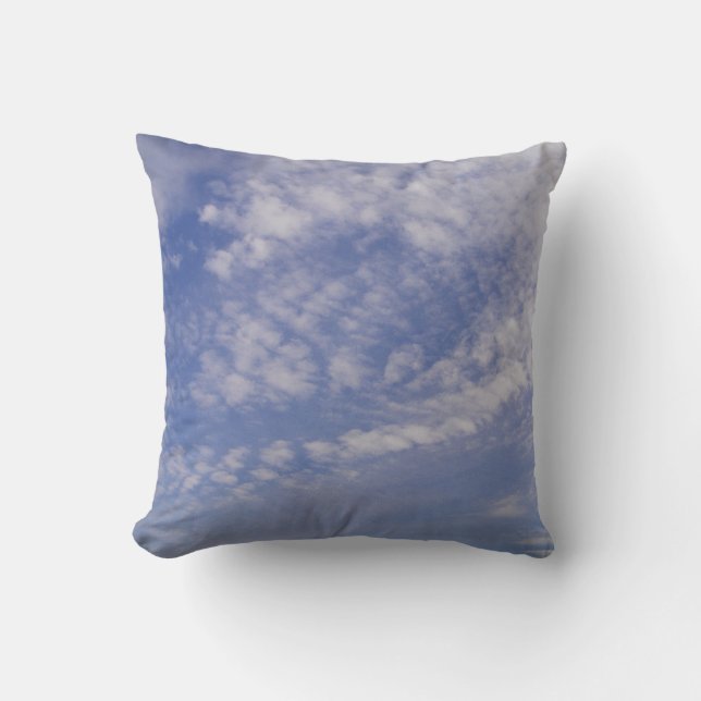 Dekokissen kleine Wolken Throw Pillow (Front)