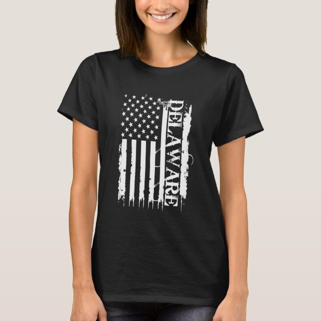 Delaware United States Distressed w US Flag T-Shirt (Front)