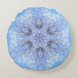 Delicate Blue Snowflake Fractal Round Pillow