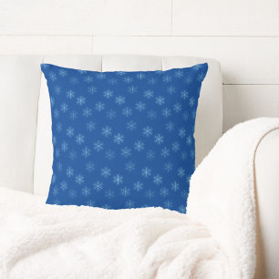 Delicate snowflakes winter Christmas pattern Throw Pillow
