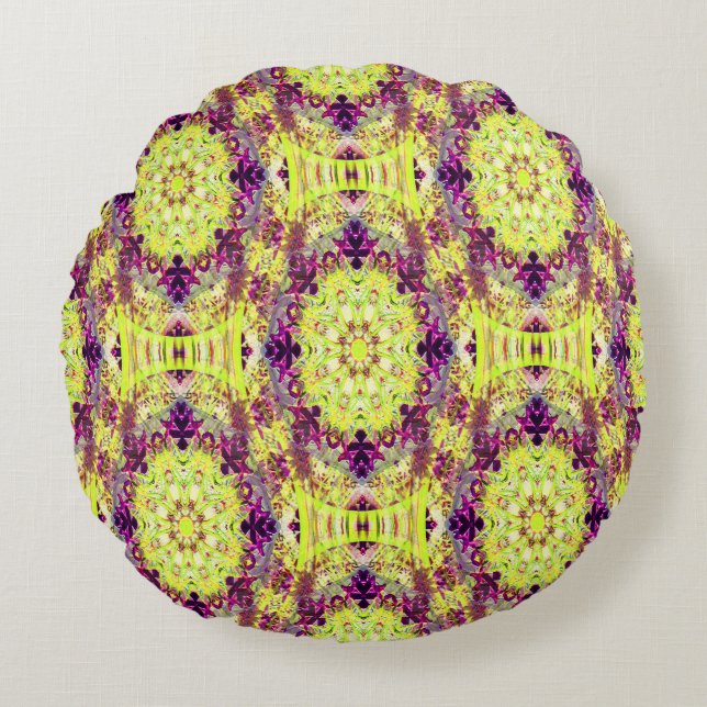 Delightful Summer fleurs.... Round Pillow (Front)