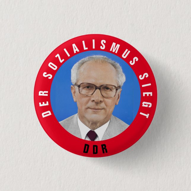 Der Sozialismus siegt Button (Front)