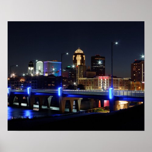 Des Moines Skyline with Orlando Memorial 16x20 Poster