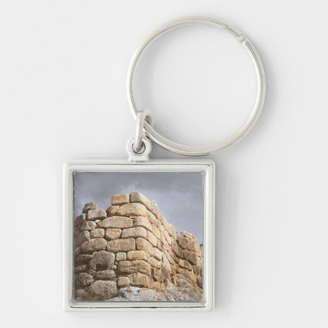 Detail of a stone wall keychain (Front)