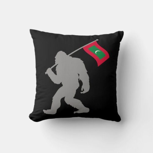 Dhivehi Raajje or Maldivian Flag on Maldives Flag Throw Pillow