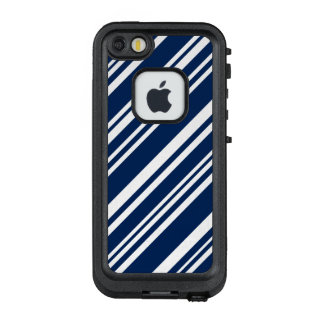 Diagonal Dark Blue and White Stripes LifeProof FRĒ iPhone SE/5/5s Case