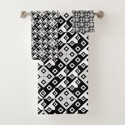 Diagonal squares in black and white bath towel set