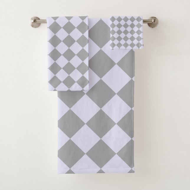 Diamond pattern in gray and lavender bath towel set (Insitu)