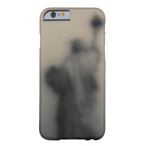 Diffused image of the Statue of Liberty Barely There iPhone 6 Case