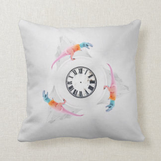 Dinossauros and Relogios Throw Pillow