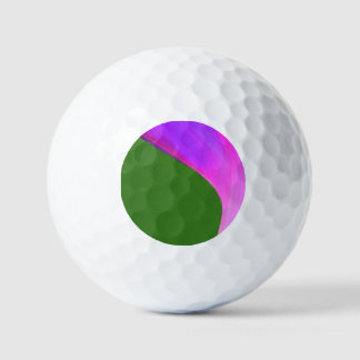 Distinctive golf balls