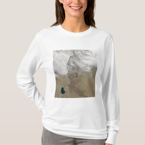 Distinctive lines of clouds T_Shirt