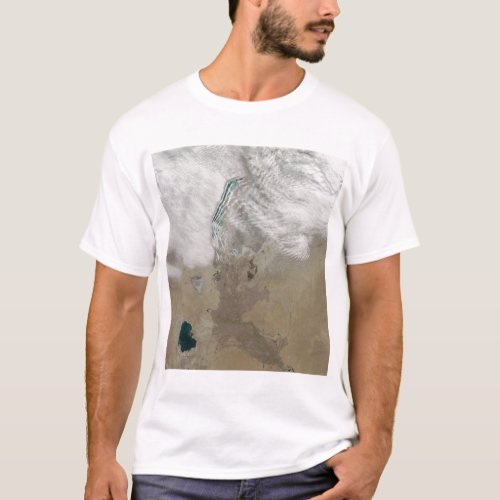 Distinctive lines of clouds T_Shirt