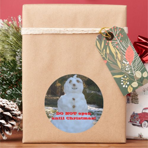 Do Not Open Until Christmas Snowman Seashell Hat Classic Round Sticker