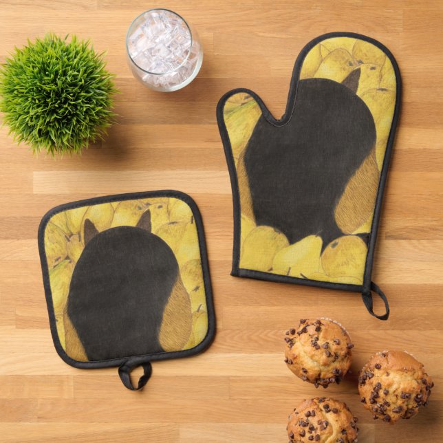 Dog and pears oven mitt & pot holder set (Top Down)