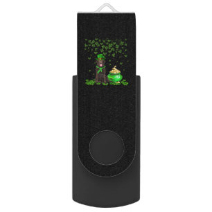 Dog Lover Chocolate Labrador Through The Shamrock Flash Drive