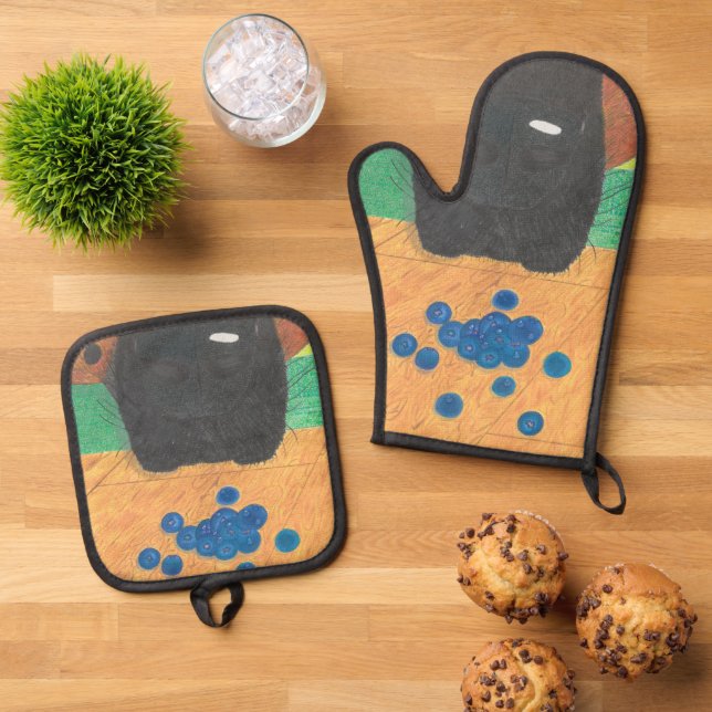 Dog nose and blueberry oven mitt & pot holder set (Top Down)
