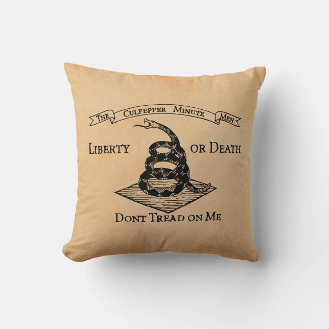 Don’t tread on Me Throw Pillow (Front)