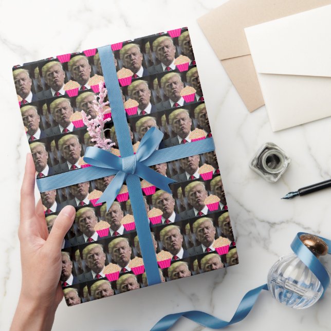 DONALD TRUMP KISS CUPCAKES BIRTHDAY WRAPPING PAPER (Gifting)