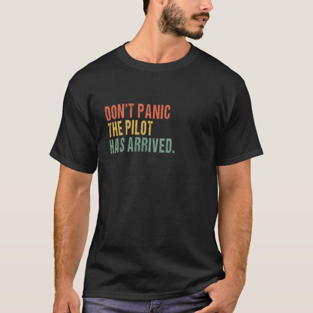 Don't panic, the pilot has arrived - Funny pilot q T-Shirt (Front)
