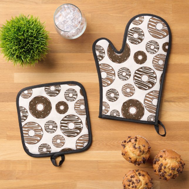 Donut Pattern, Chocolate Donuts, Caramel Donuts Oven Mitt & Pot Holder Set (Top Down)