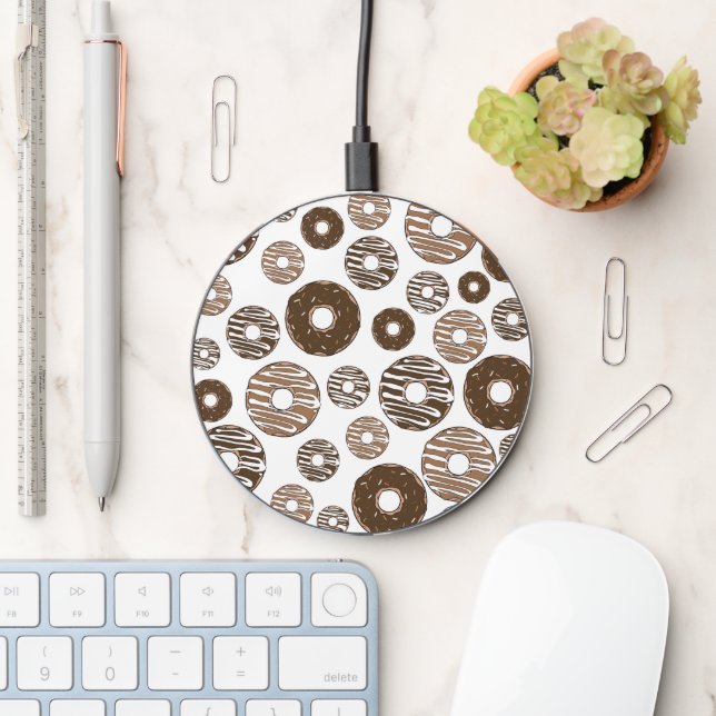 Donut Pattern, Chocolate Donuts, Caramel Donuts Wireless Charger (Desk)