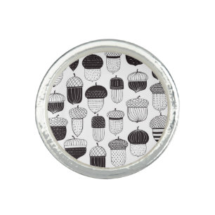 Doodle acorns autumn pattern ring