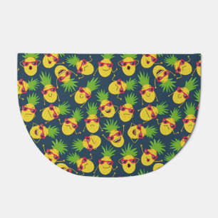 Doodle pineapples, hand drawn, summer pattern. doormat