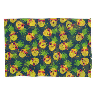 Doodle pineapples, hand drawn, summer pattern. pillow case