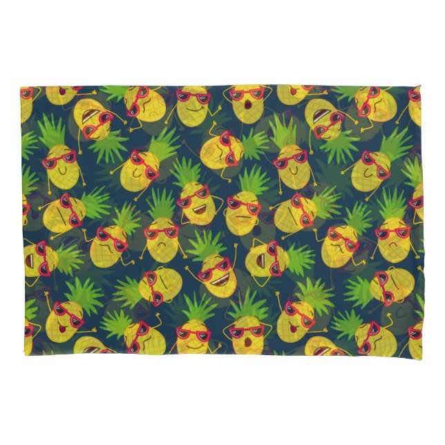 Doodle pineapples, hand drawn, summer pattern. pillow case (Front)