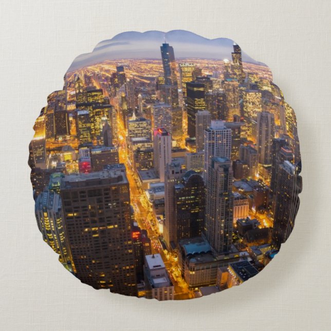 Downtown Chicago skyline at dusk Round Pillow (Front)