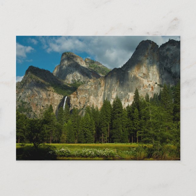 Dramatic View Of Yosemite Valley From The Gates Postcard (Front)