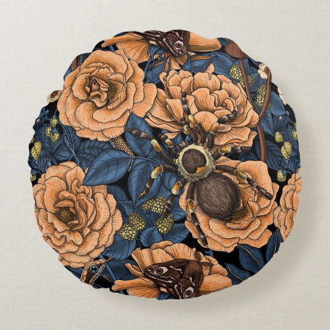 Dream garden 2 round pillow (Front)