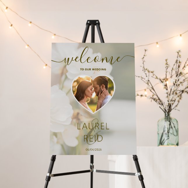 Dreamy White Roses And Heart Photo Wedding Welcome Foam Board (In Situ (Stand))