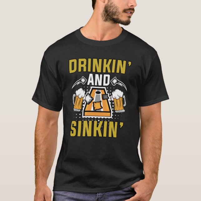 Drinkin' And Sinkin' Cornhole Bean Bag Playing Men T-Shirt (Front)