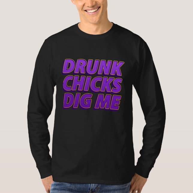 Drunk Chicks Dig Me   Sarcastic Drinking T-Shirt (Front)