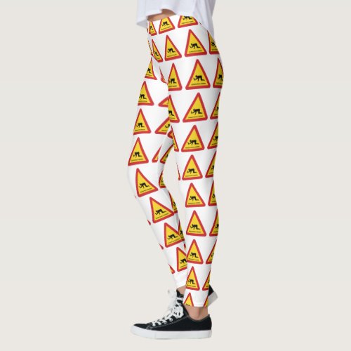 DRUNKEN PEOPLE CROSSING TRAFFIC SIGN LEGGINGS