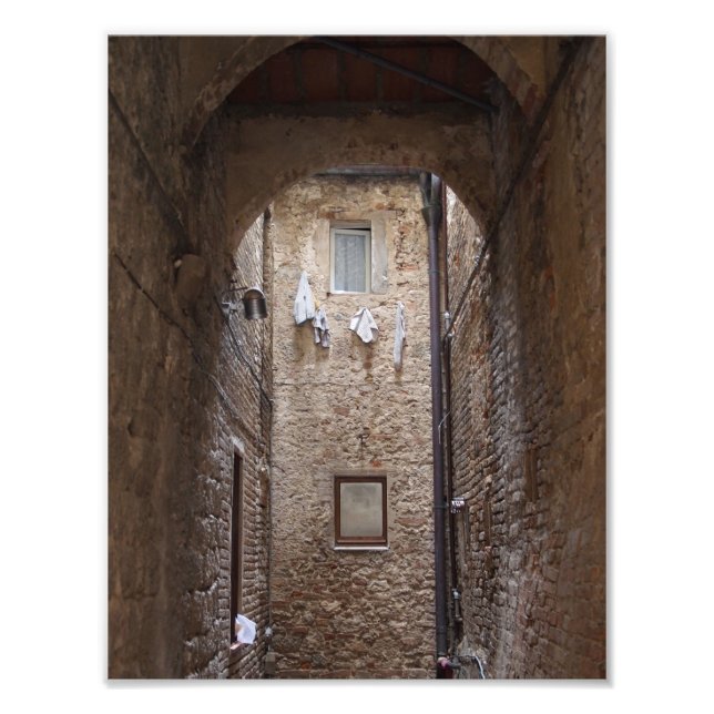 Drying laundry in Tuscany photo print (Front)