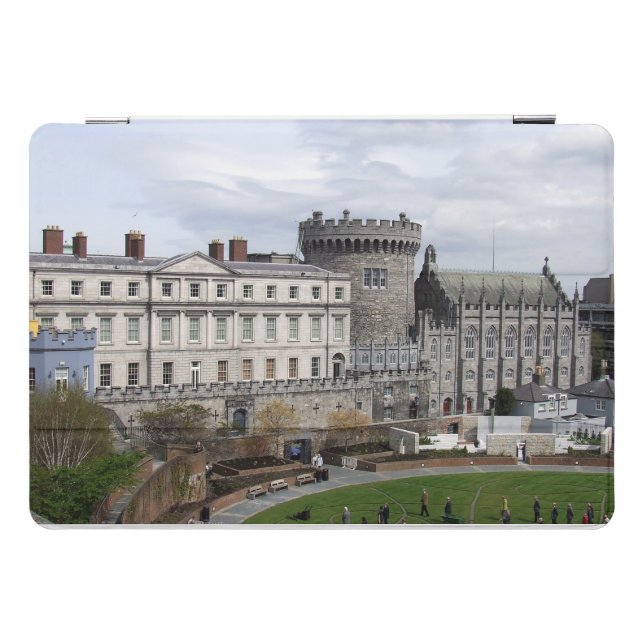 Dublin Castle tower & circular lawn iPad Pro Cover (Horizontal)