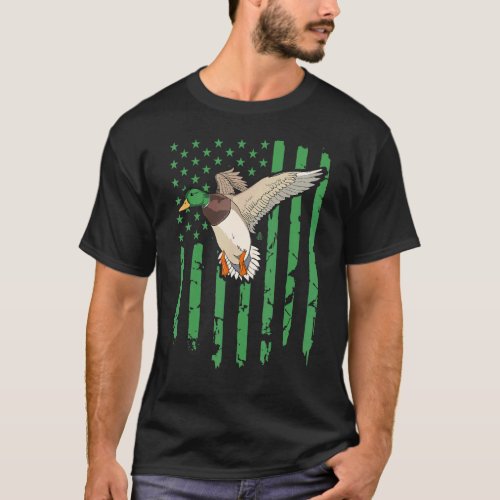 Duck Hunting Green American Flag Waterfowl Hunter T_Shirt