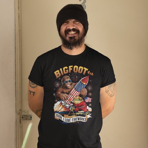 DUDE I LOVE FIREWORKS Bigfoots  T_Shirt