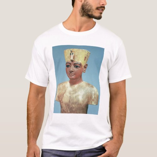 Dummy of the young Tutankhamun  wearing T_Shirt