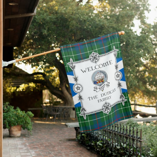 Duncan Ancient Tartan Garden Flag - Clan Badge Tar (In SItu)