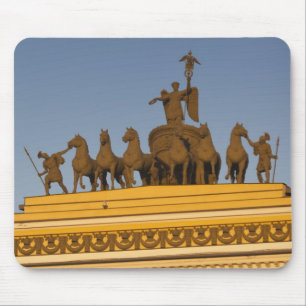 Dvortsovaya Square, Triumphal Arch, sunset Mouse Pad